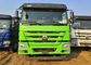 Πράσινο φορτηγό απορρίψεων χρώματος HOWO οπίσθιο βαρέων καθηκόντων 30 κυβική εύκολη λειτουργία μετρητών
