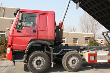 50T 12 ροδών κόκκινο φορτηγό απορρίψεων Sinotruk Howo 8x4 βαρέων καθηκόντων με την ικανότητα LHD 30M3