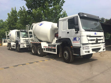 Άσπρο φορτηγό συγκεκριμένων αναμικτών Sinotruk Howo7 8M3 10M3 με την ΚΙΒΩΤΌ Pto και την αντλία